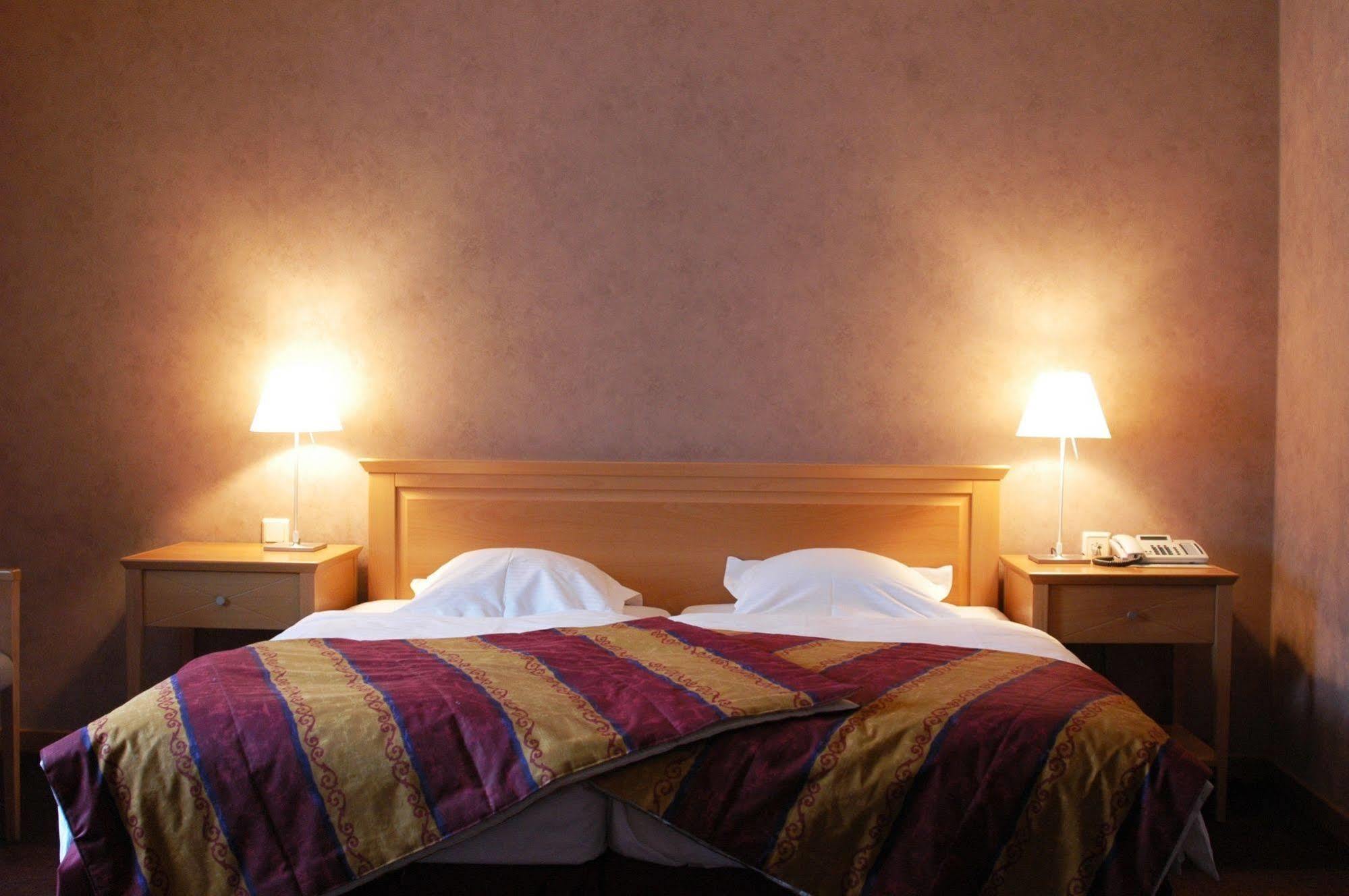 Hostellerie Du Peiffeschof, The Originals Relais Арлон Екстериор снимка